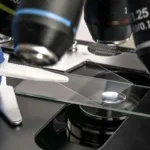 กระจกปิดสไลด์ Microscope 18x18 mm จำนวน 1 กล่อง - Image 10